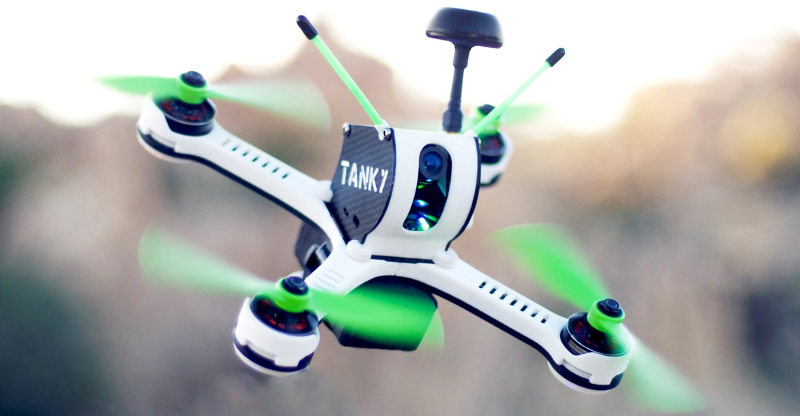 1478099143-tanky-drone-vliegen-quadcopter-racing-kickstarter-oktober-2016.jpg