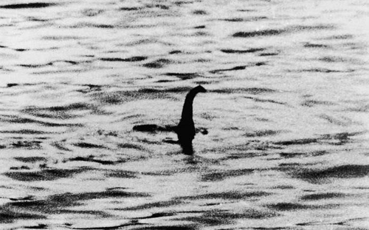 Onderwater-drone vindt replica monster Loch Ness