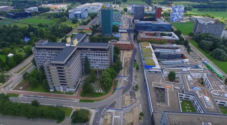 Dronevideo uitgestorven Uithof tijdens zomervakantie