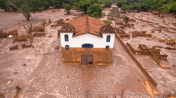 dronestagram-foto-wedstrijd-02-kerk-van-paracatu-door-alexandre-salem